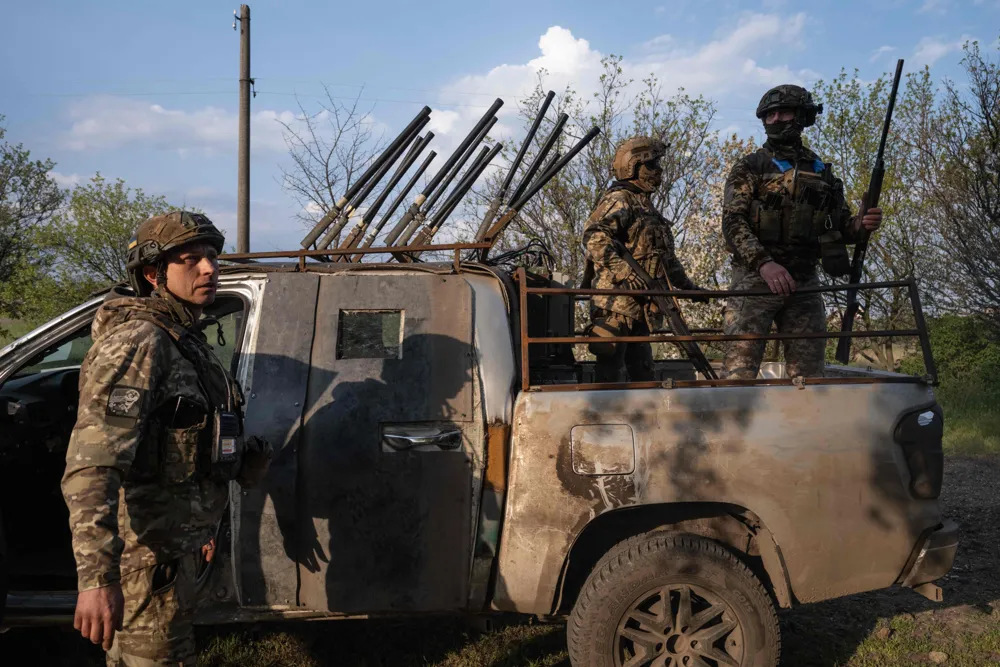 Russia and Ukraine Exchange Blame Over Ceasefire Violations Amid Continuing Strikes