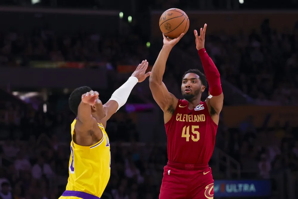 Cavaliers Defeat Lakers 122-110, Extend Winning Streak to Eight