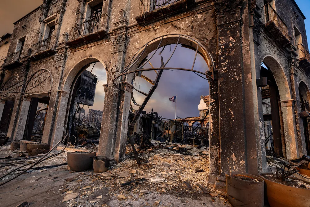 Challenges in Containing the Destructive Palisades Fire in California