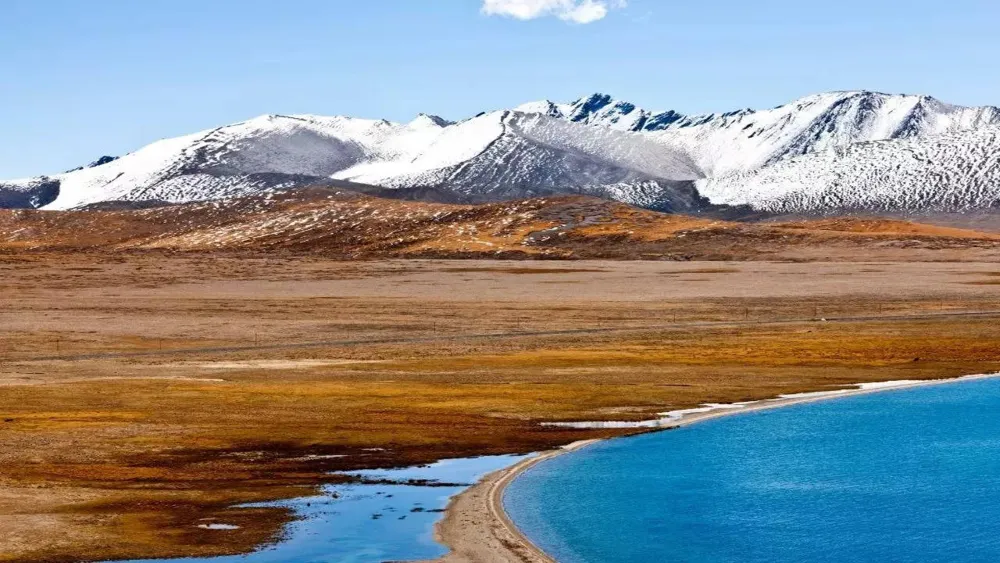 Challenges of Flying Over the Tibetan Plateau: Aerodynamic and Environmental Factors