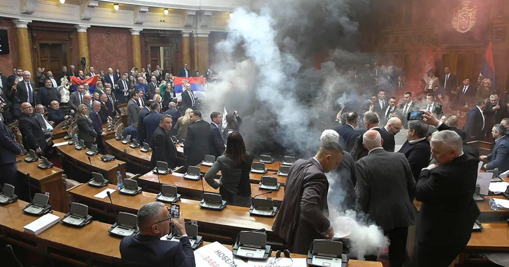 Chaos in Serbian Parliament: Opposition Throws Smoke Bombs Amid Escalating Protests