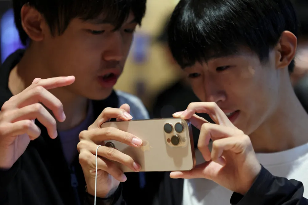 China Introduces Subsidies for Smartphones to Boost Domestic Consumption