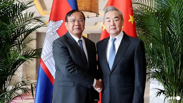 China Mediates Thailand-Cambodia Ceasefire Talks Amid Ongoing Border Tensions