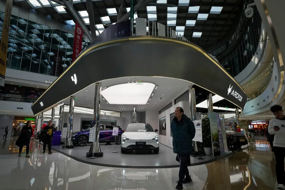 China’s car dealers face financial turmoil in 2025 amid price war, leading to significant losses