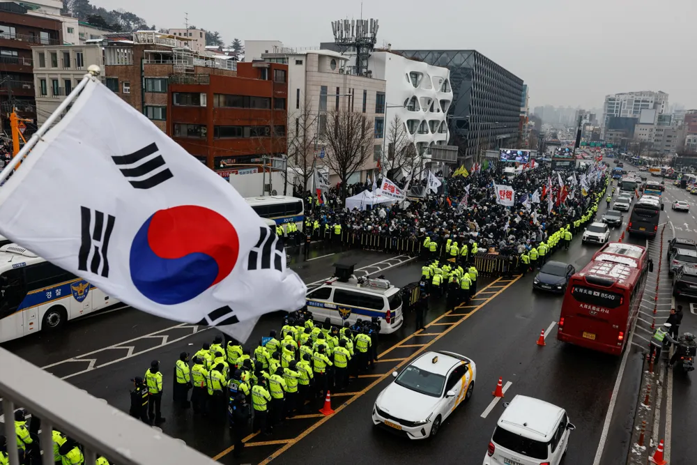 Chinese Investors and Tourists Assess Risks Amid South Korea's Political Unrest