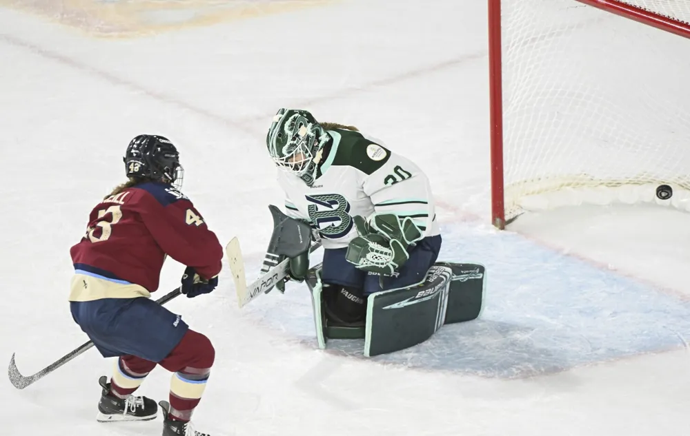 Claire Dalton shines in Victoire's 3-1 victory over Fleet, securing fourth straight win