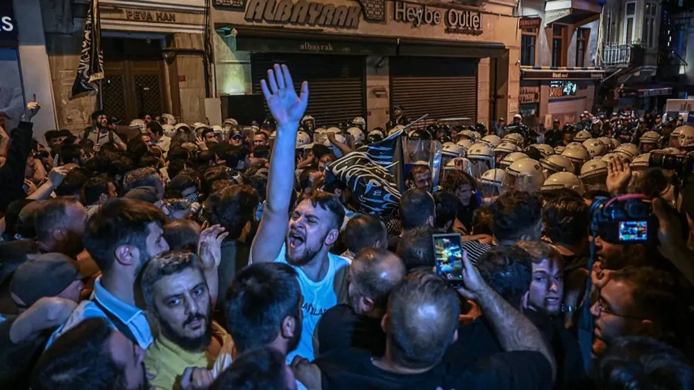 Clashes Erupt in Istanbul Over Controversial Cartoon Depicting Prophet Muhammad