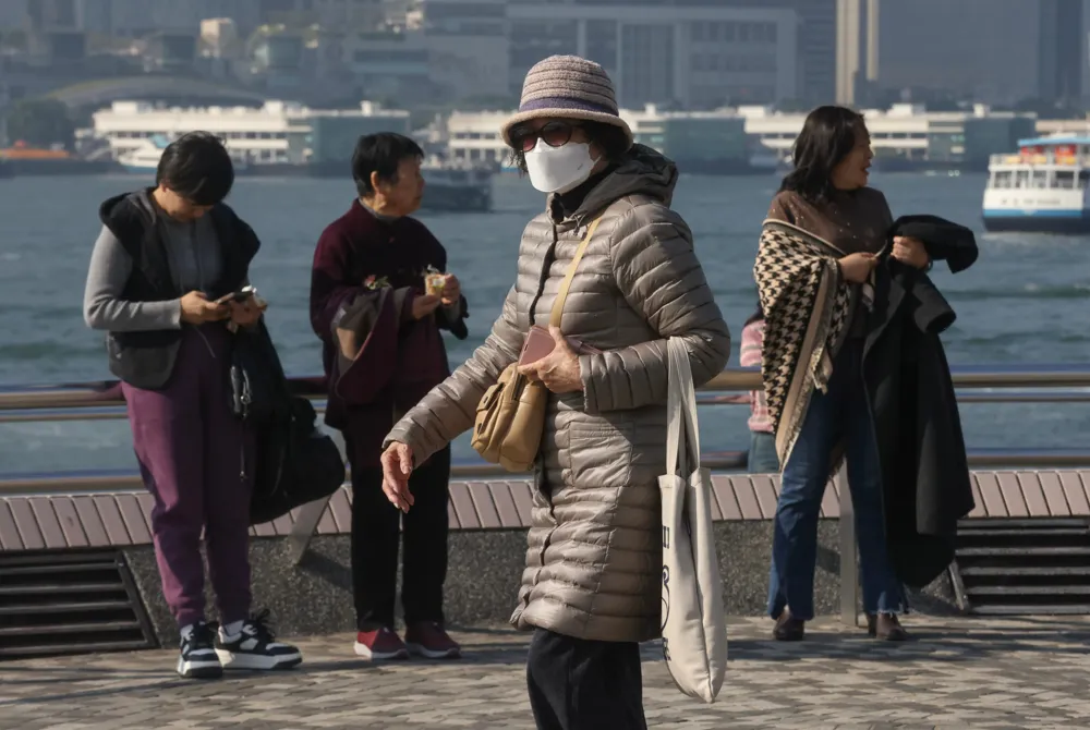 Cold wave grips Hong Kong with expected temperatures dropping to 7°C this weekend