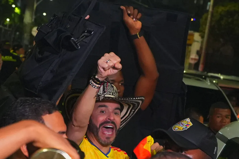 Colombians Vote in Divisive Presidential Run-off Between Leftist and Conservative Outsider