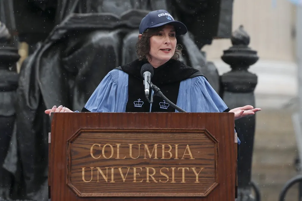 Columbia President Faces Boos from Graduates Amid Protests for Detained Classmate