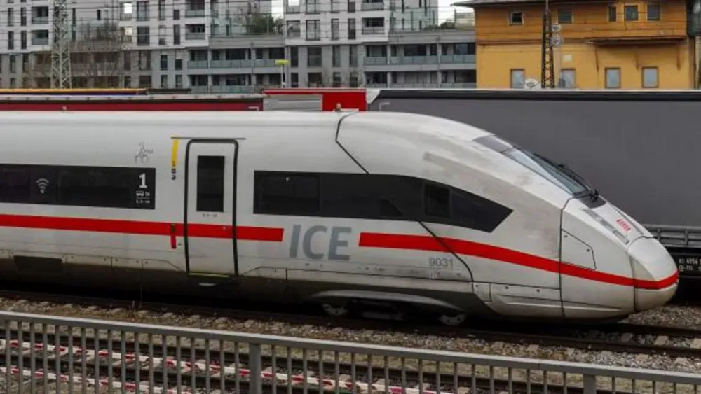 Daredevil Passenger Survives 30km Ride on Outside of High-Speed German Train