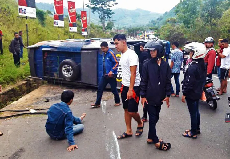 Deadly Bus Crash in Central Java Claims 16 Lives