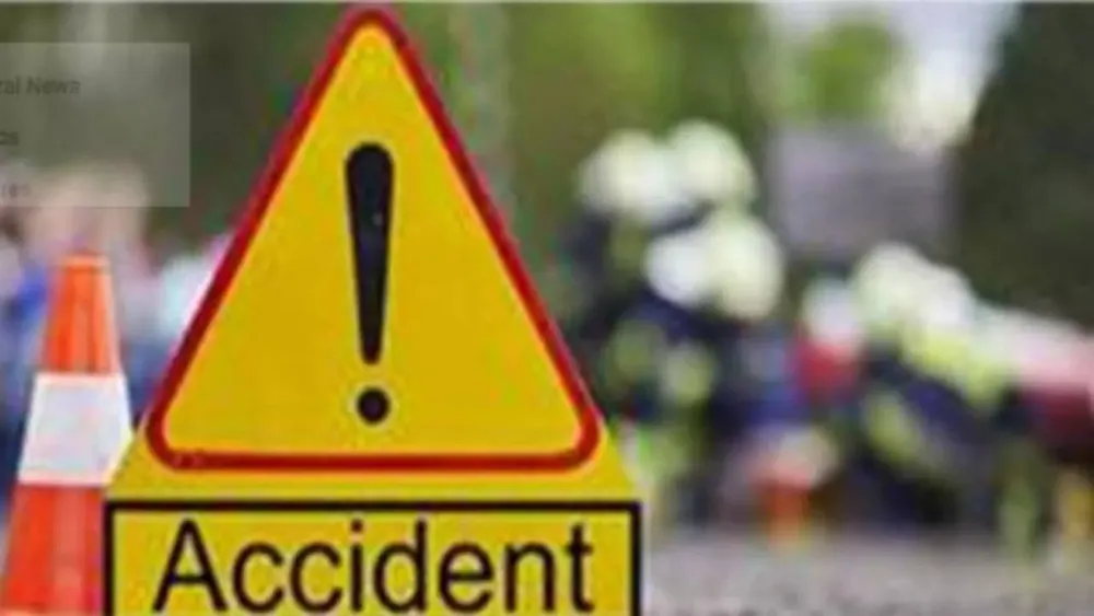 Deadly collision in Jharkhand: 1 killed, 15 injured in bus-truck crash