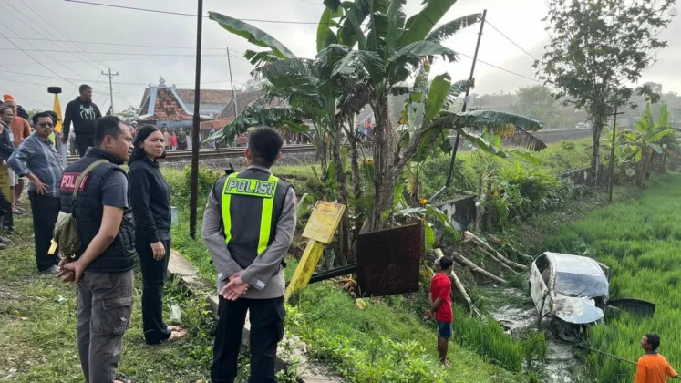Deadly train crash in Central Java kills four, including two children