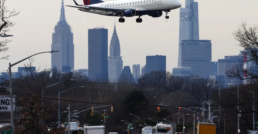 Delta Air Lines Surges: Robust Holiday Travel and Forecasted Profit Propel Stock