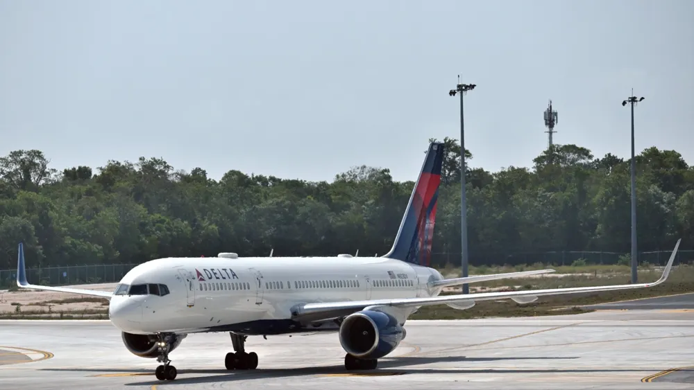 Delta and Aeromexico Planes Nearly Collide at Mexico City Airport