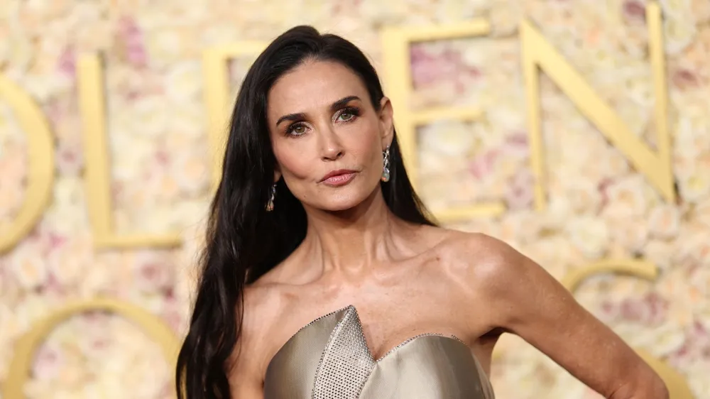 Demi Moore Walks to Golden Globes Ceremony in Stunning Gown