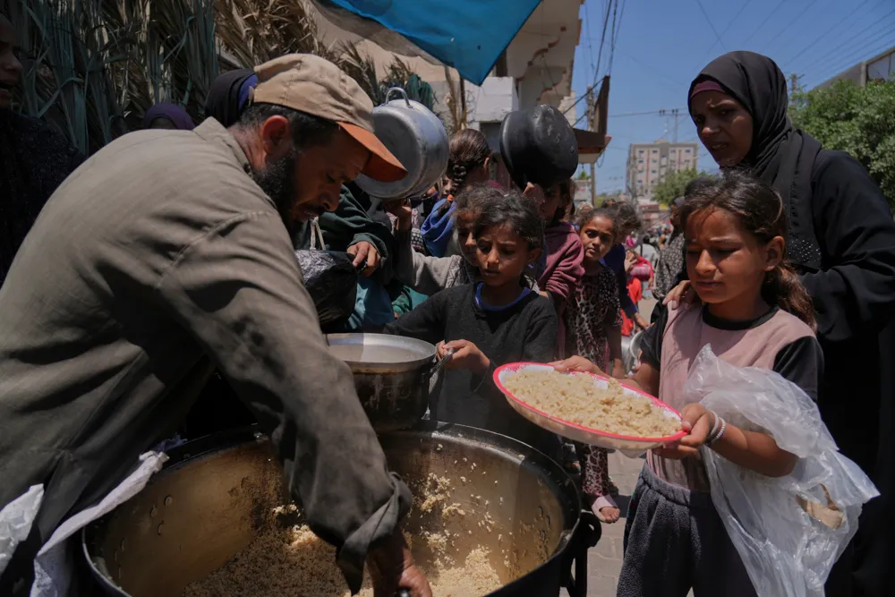 Desperate Palestinians Overwhelm Aid Trucks Amid Rising Starvation in Gaza