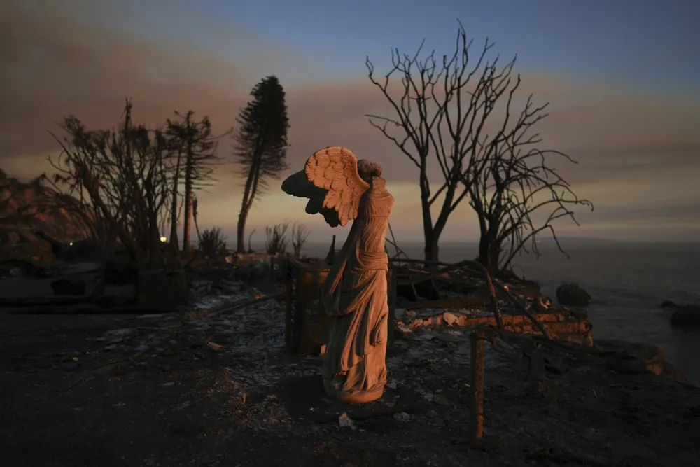 Destrucción en Los Ángeles tras devastadores incendios urbanos