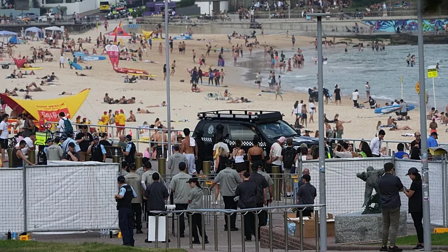 Details Emerge on the Bondi Beach Terror Attack Linked to Islamic State