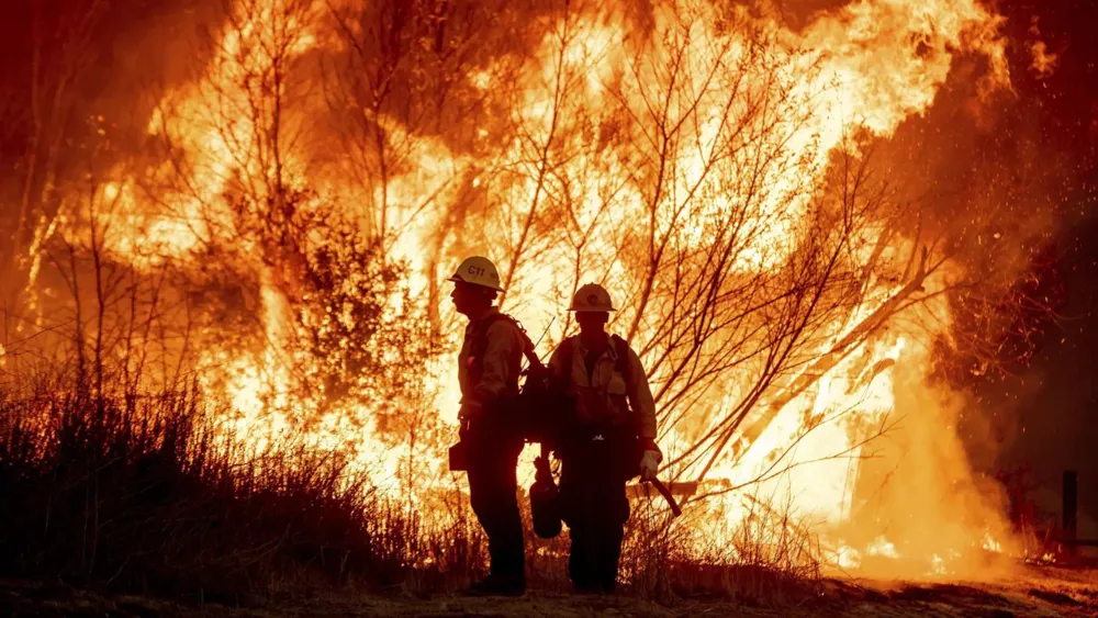 Devastating wildfires in Los Angeles lead to 10 deaths and the destruction of 10,000 structures