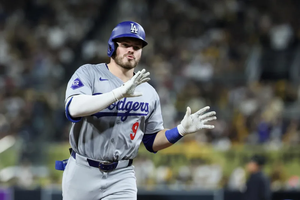 Dodgers Trade Gavin Lux to Reds for Prospect and Draft Pick