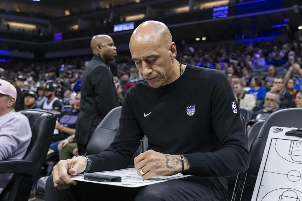 Doug Christie earns first victory as Kings' interim coach with win over Mavericks