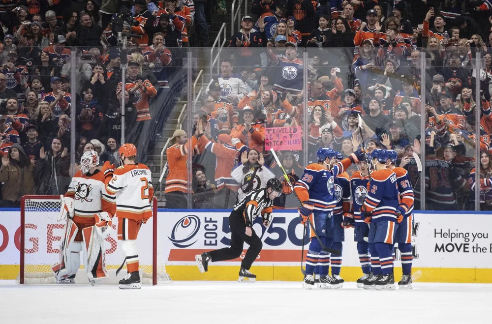 Draisaitl's late goal lifts Oilers over Ducks 3-2, marking the team's second consecutive victory