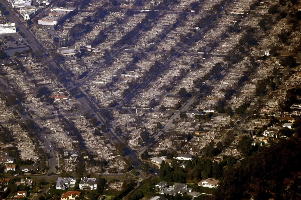 Drone Collision Grounds Los Angeles Firefighting Aircraft Amid Ongoing Wildfires