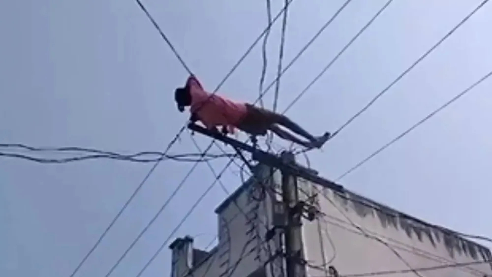 Drunken man lays on electric wires in protest after mother denies liquor money in Andhra Pradesh