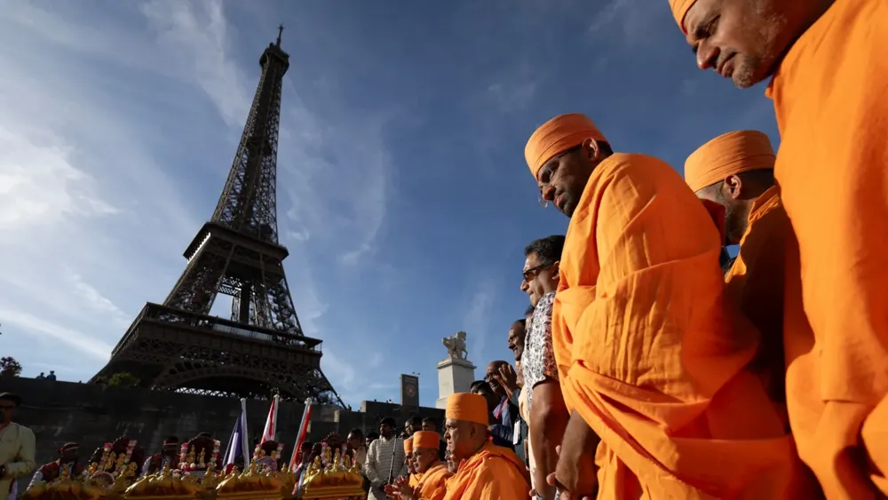 Eiffel Tower director resigns amid controversy over gender exclusion during Hindu group visit