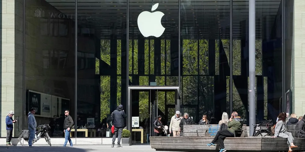 EU Fines Apple €500 Million and Meta €200 Million for Digital Market Violations