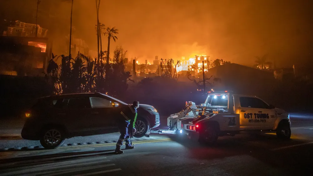 Evacuating Los Angeles: Chaos Amid Historic Wildfires