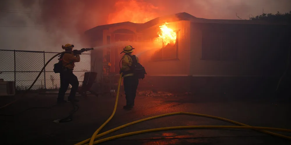 Evacuees Share Disturbing Experiences as Wildfire Threatens Pacific Palisades