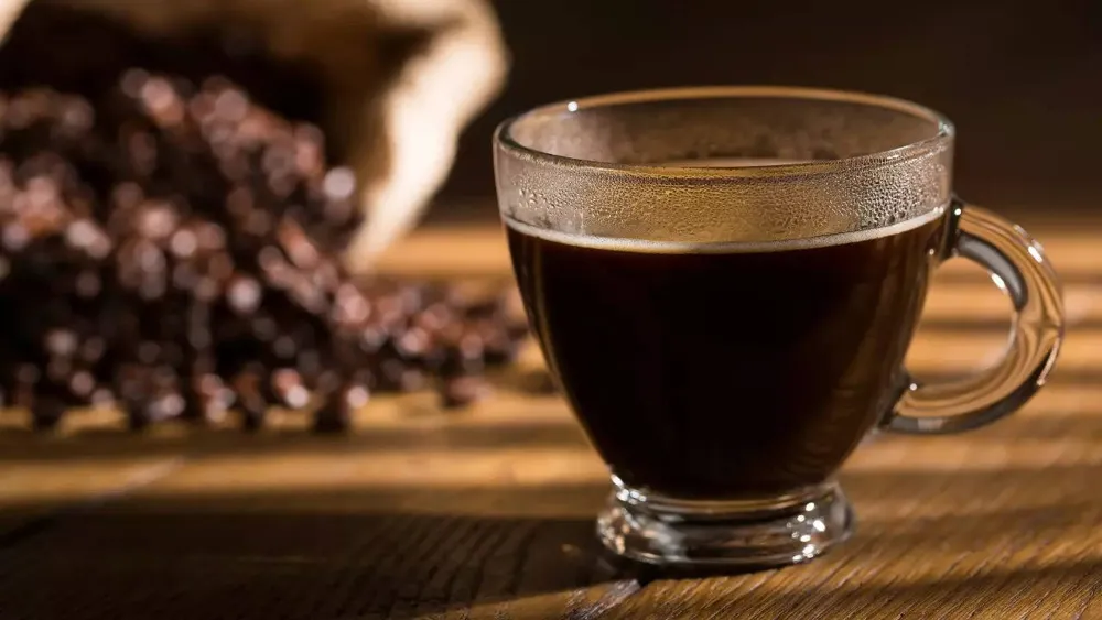 Exploring the Pros and Cons of Drinking Black Coffee on an Empty Stomach