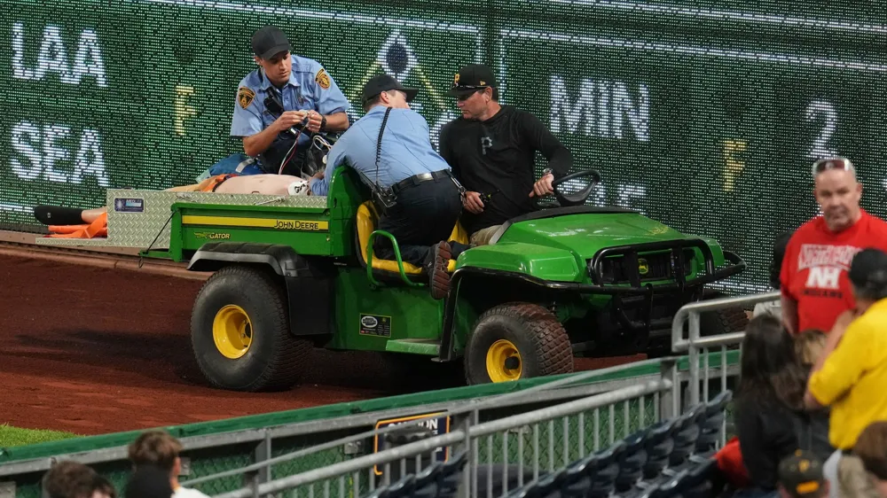 Fan falls from Clemente Wall during Pirates-Cubs game; critical condition