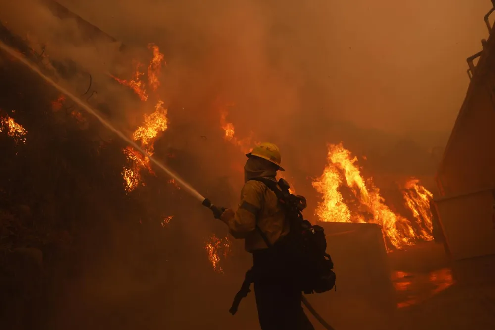 Fast-Moving Wildfires Prompt Evacuations in Southern California