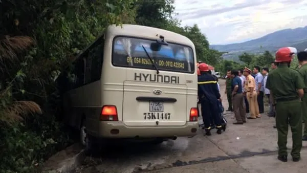 Deadly Bus Crash in Vietnam Claims Ten Lives