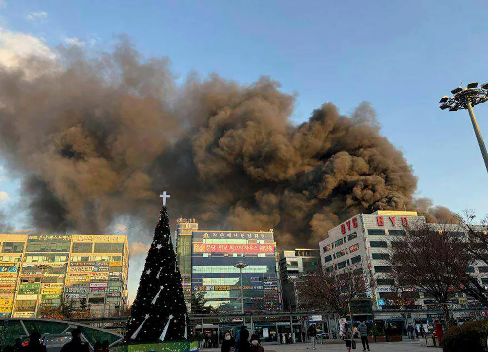 Fire in South Korea Traps Multiple Individuals in Seongnam Building