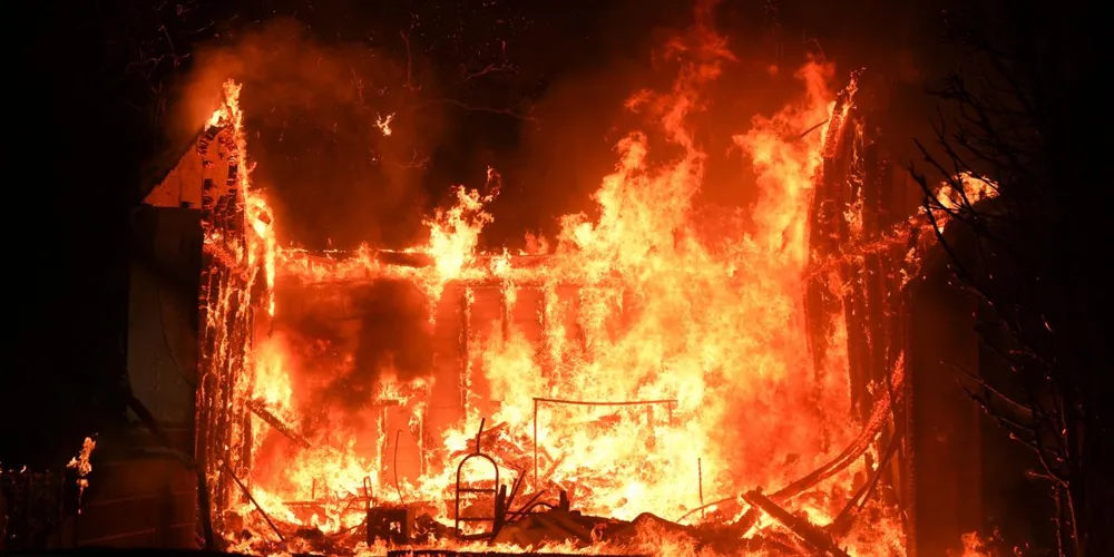 Fires Rage Across Los Angeles, Resulting in Deaths and Devastation