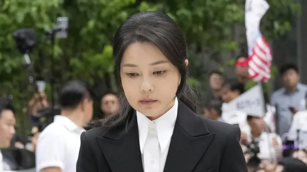 South Korean Prosecutors Seek Arrest Warrant for Former First Lady Amid Corruption Charges