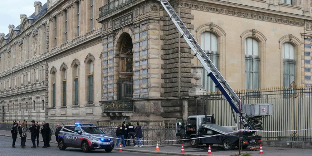 Four More Arrests in Louvre Heist Investigation