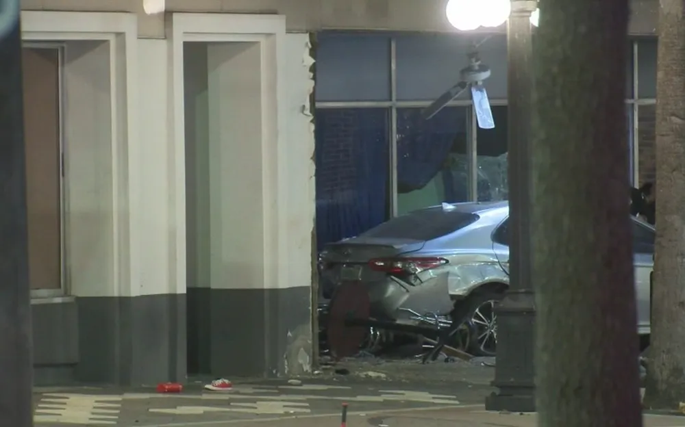 Four fatalities and multiple injuries from speeding car crash in Tampa, Florida