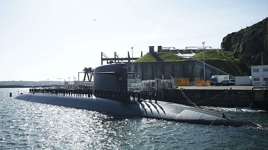 France Dispatches Aircraft Carrier to Mediterranean Amid Escalating Iran War