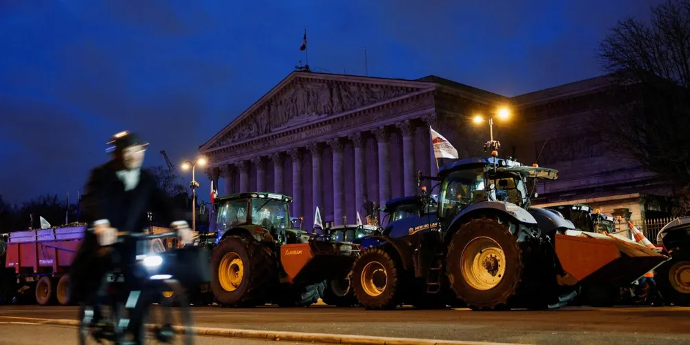 French Farmers Protest Mercosur Trade Deal with Mass Tractor Demonstrations in Paris