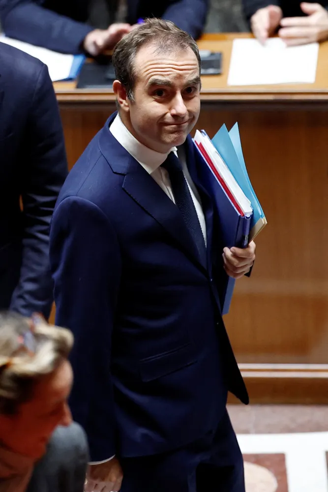 French PM Sébastien Lecornu Survives Key No-Confidence Votes, Eyes 2026 Budget