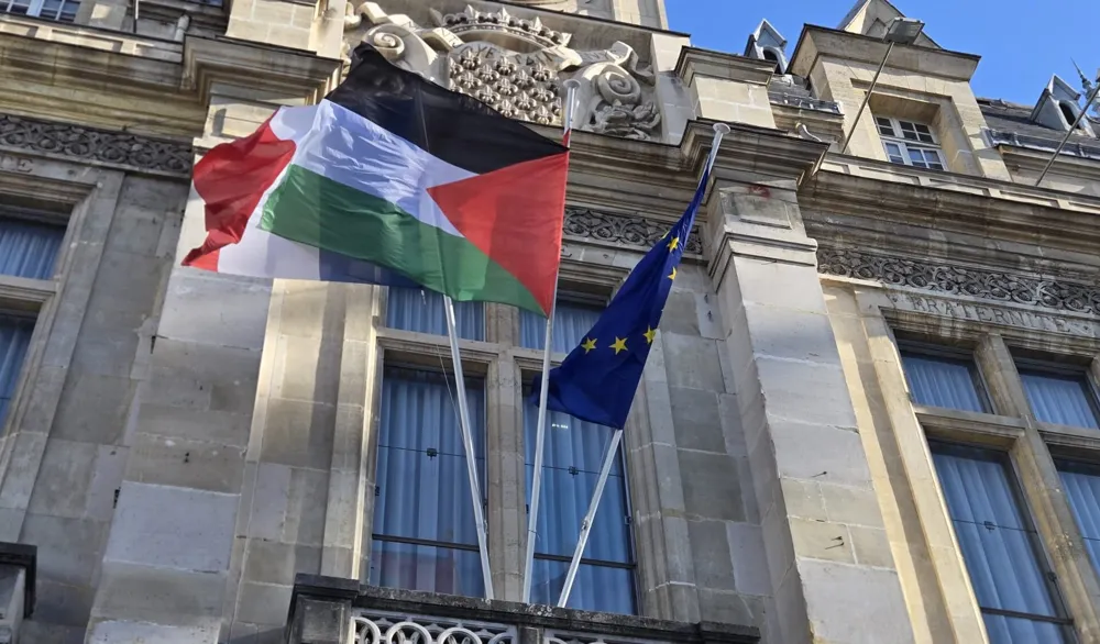 French Town Halls Defy Government by Flying Palestinian Flags Ahead of UN Recognition
