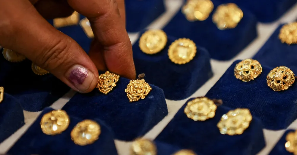 Gold prices poised for best annual gains in over ten years