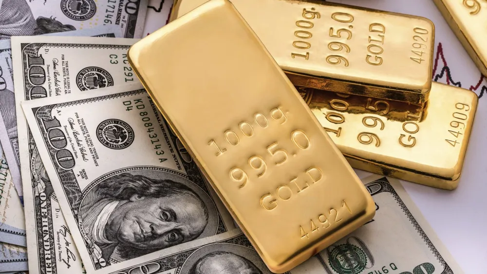 Gold Prices Soar to Record Highs Amid Economic Uncertainty