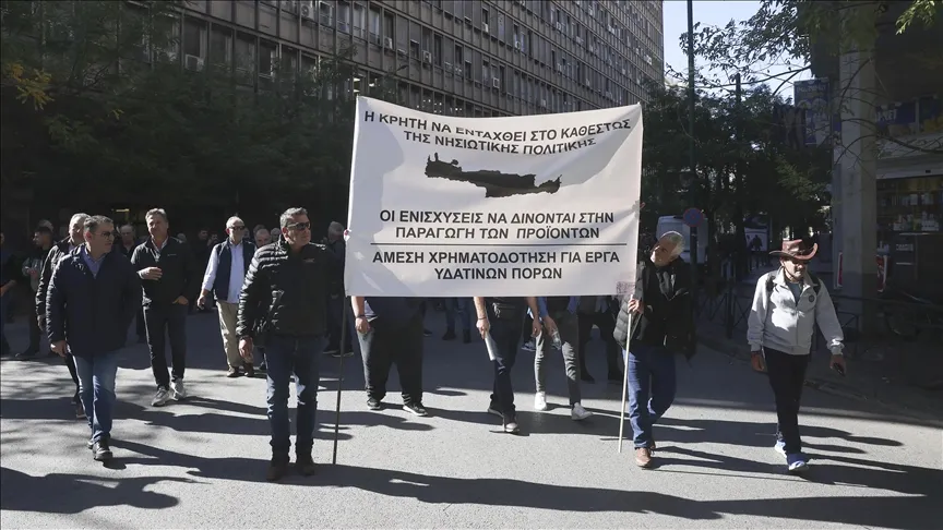 Greek Farmers Clash with Police Over Delayed EU Subsidies